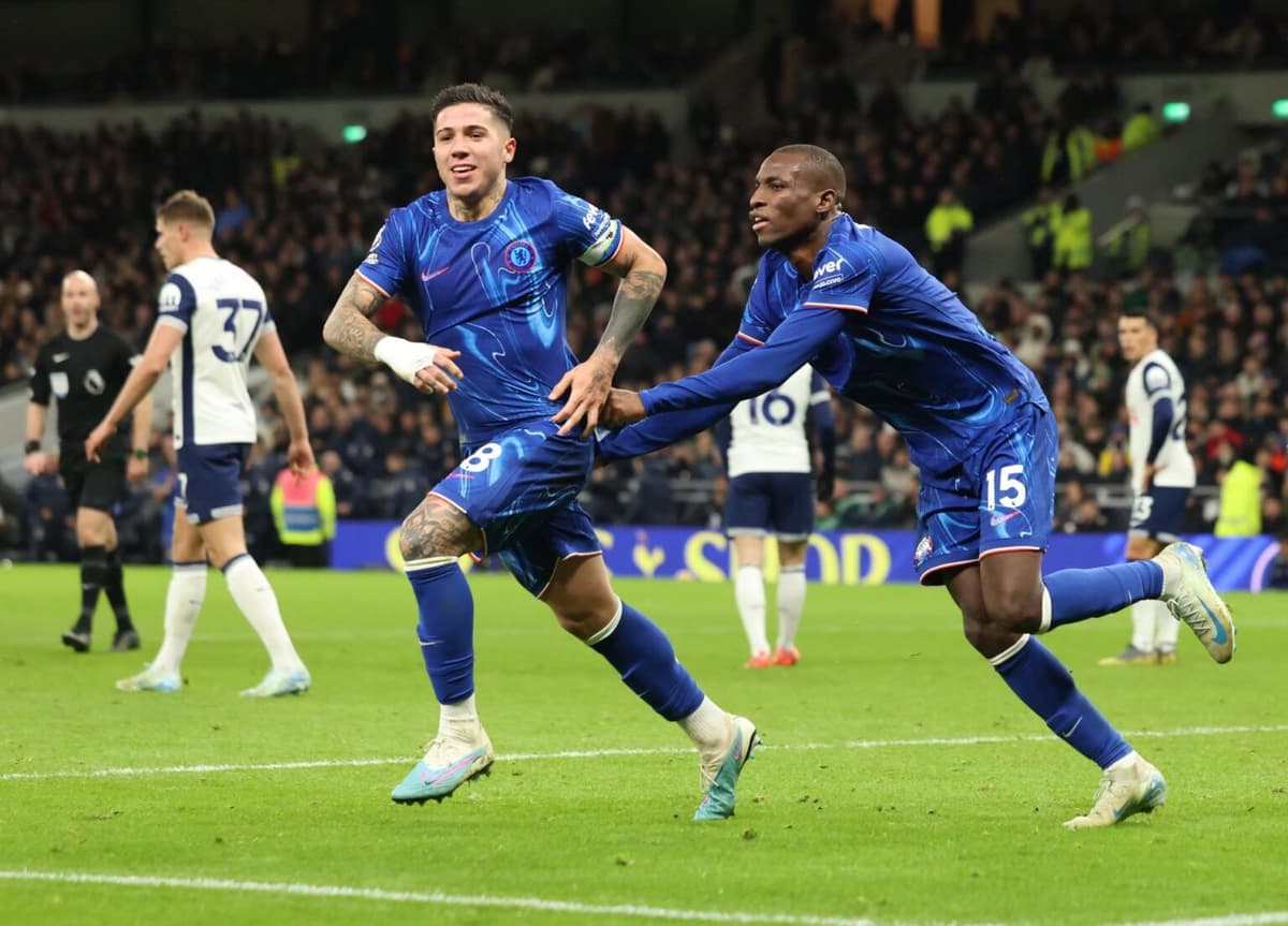 2-4. Capitaneado por el argentino Fernández, el Chelsea remonta