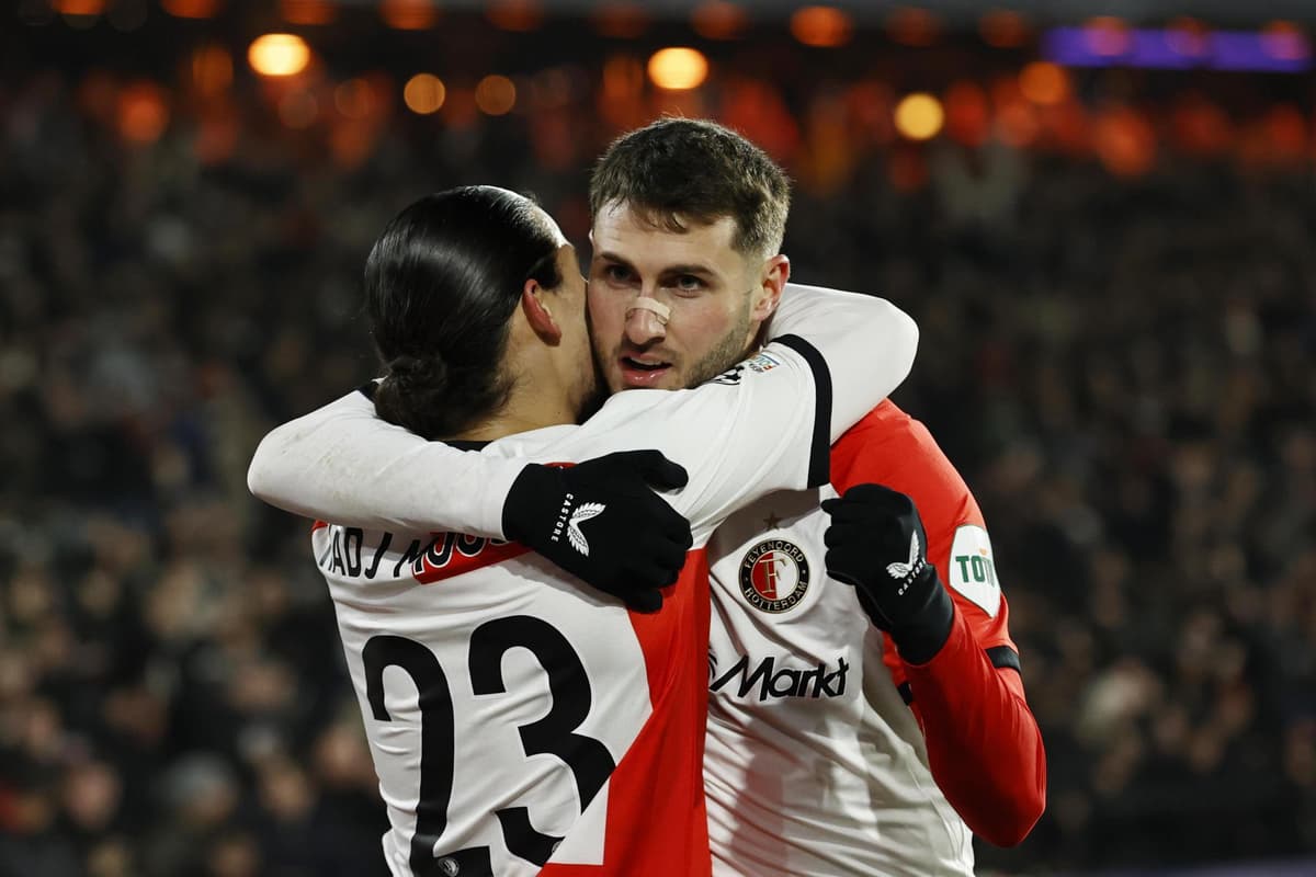 4-2. El Feyenoord con gol del mexicano Giménez se apunta a la clasificación