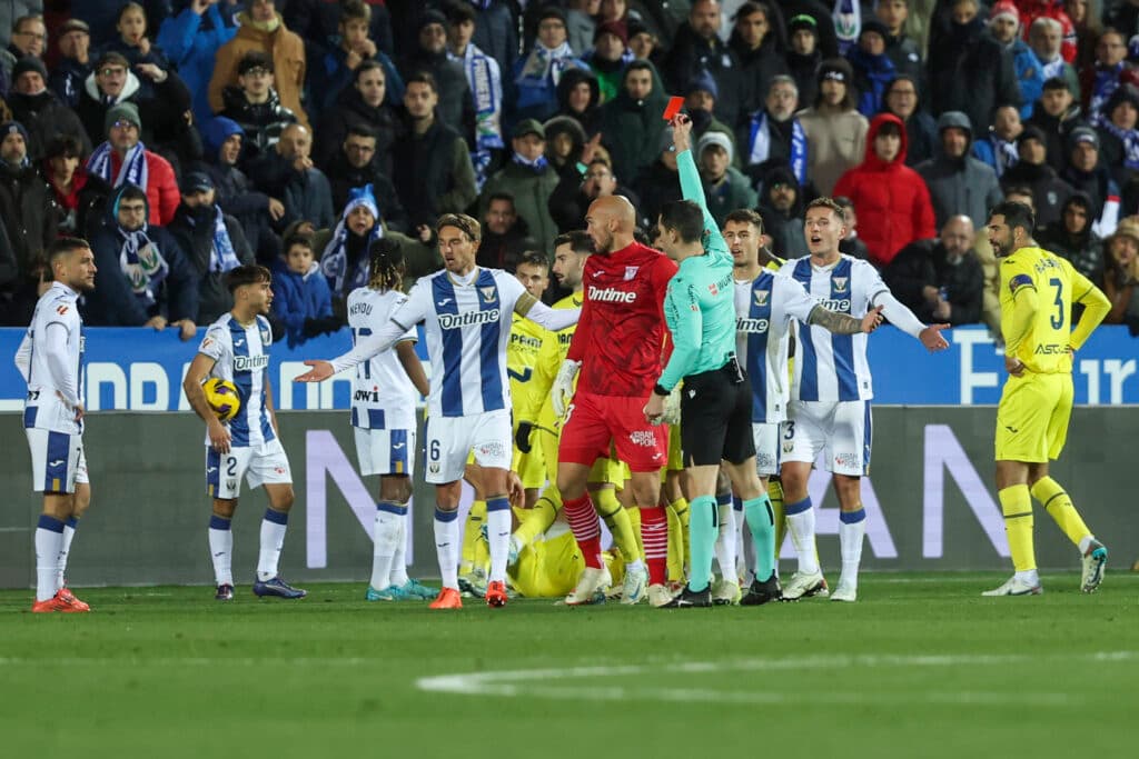 2-5. Villarreal golear con el brasileño Jr Reis en el arco