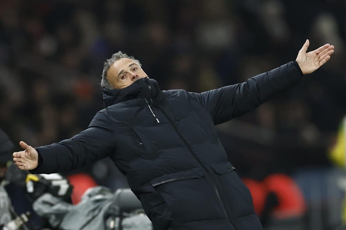 El español Luis Enrique intenta apagar el fuego