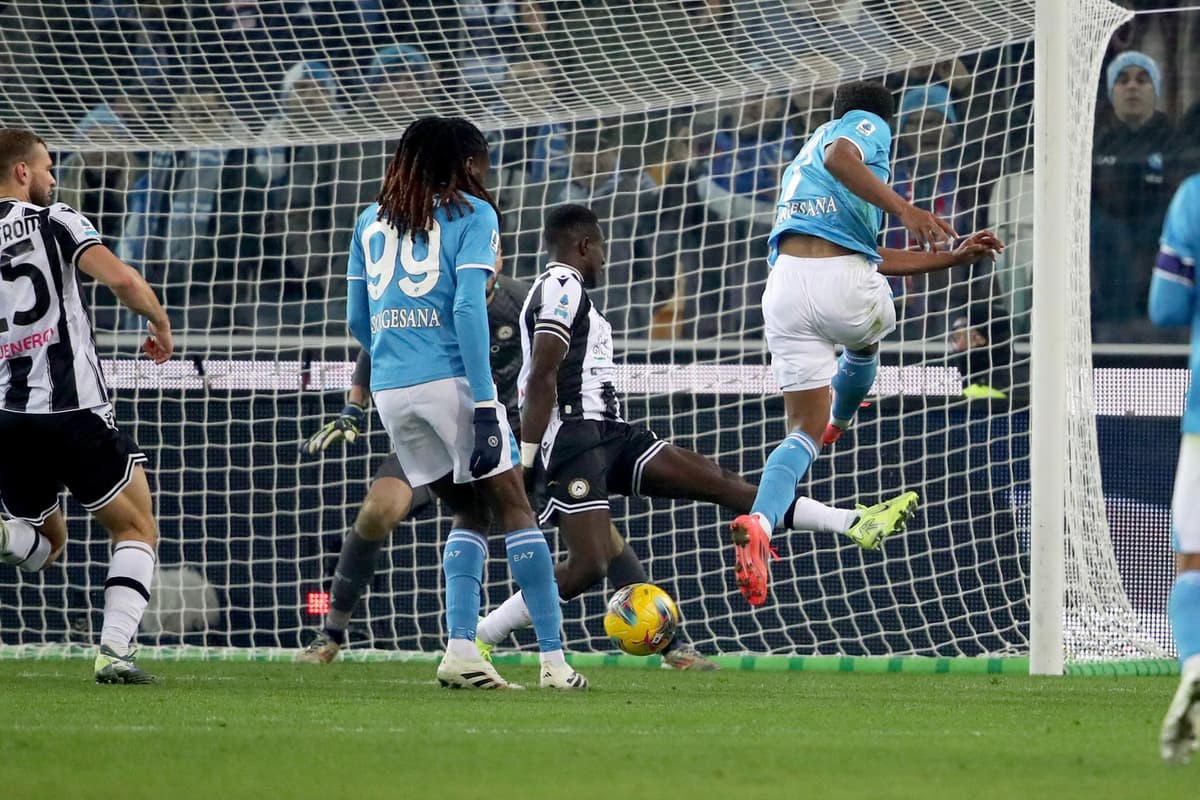 1-3. Con el brasileño Neres, Nápoles remonta