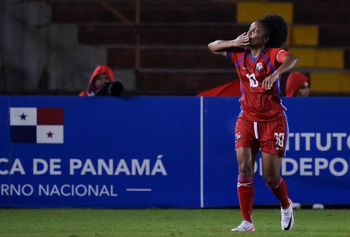 1-1. El México de Pedro López empata con el Panamá de Toña Is
