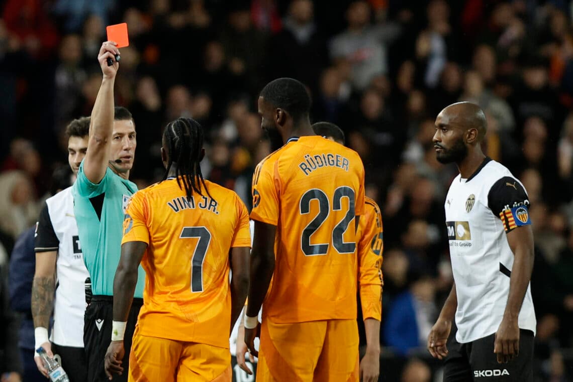 El brasileño Vinícius sancionado con dos partidos