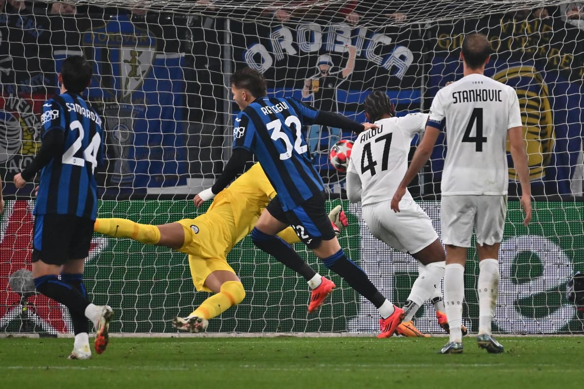 Atalanta con la figura del colombiano Cuadrado cerca de octavos