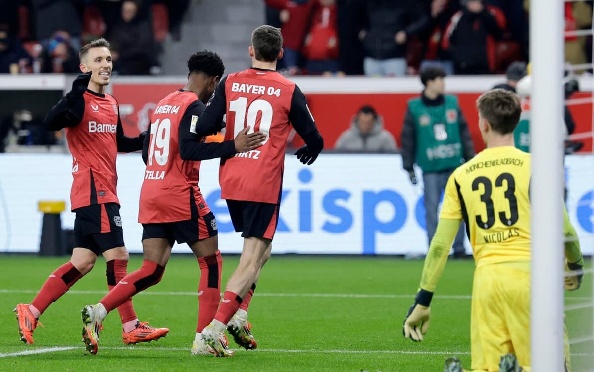 3-1. con el brasileño Artur Leverkusen en la estela del Bayern