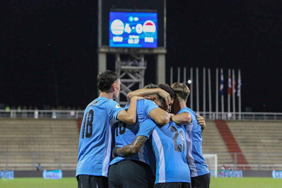 Uruguay se afirma como líder con goleada a Paraguay y Chile sufre para vencer a Perú