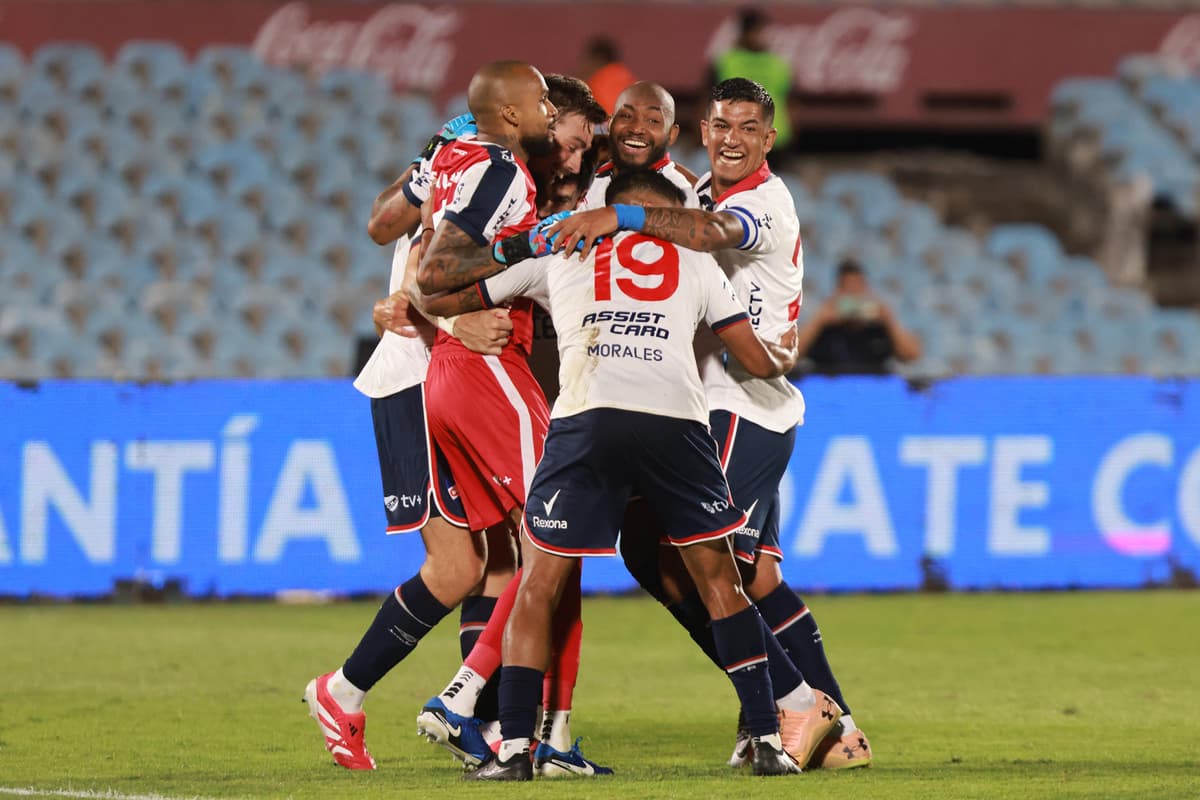 2-1. Con panameño en el arco Nacional es supecampeón uruguayo