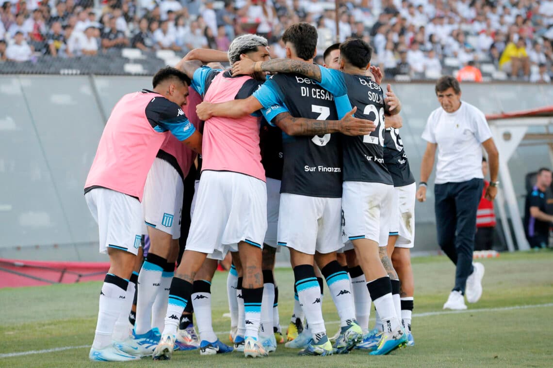 Con chileno y uruguayo, Racing hace ver mal a Colo Colo