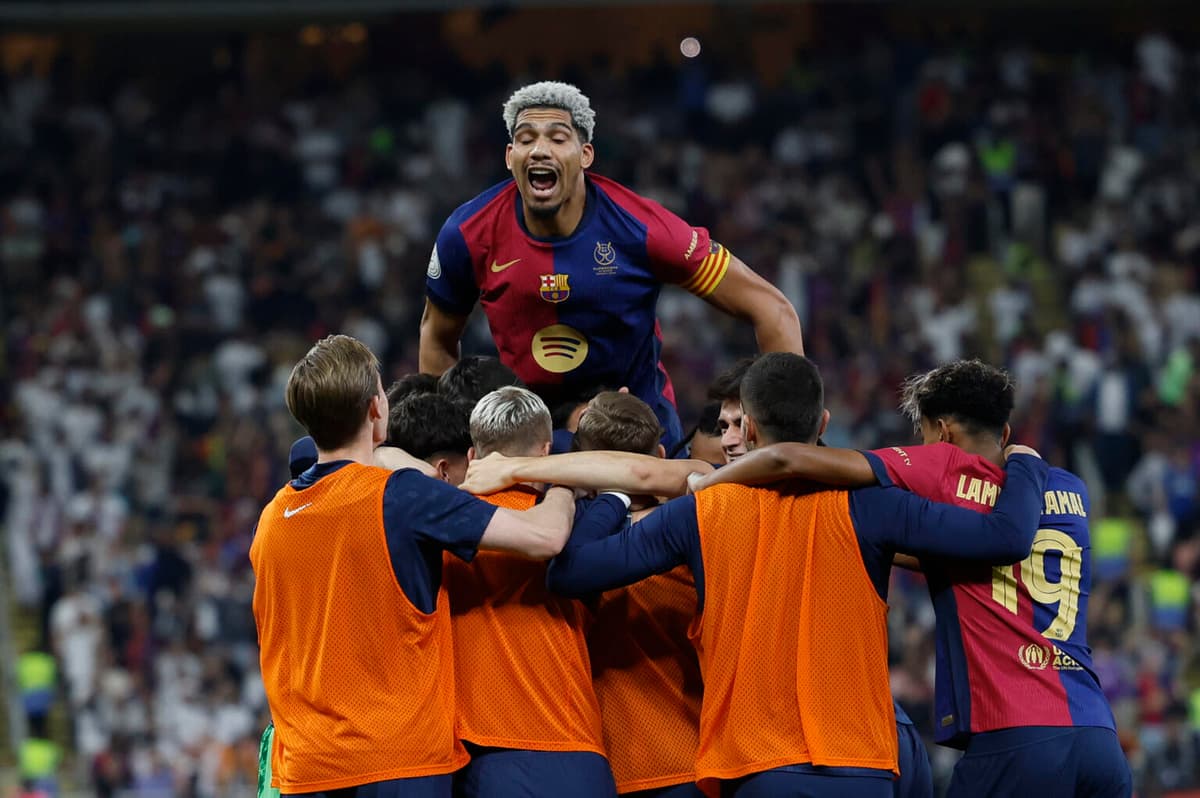 El Barcelona rompe su sequía de títulos desde 2023 y suma quince Supercopas
