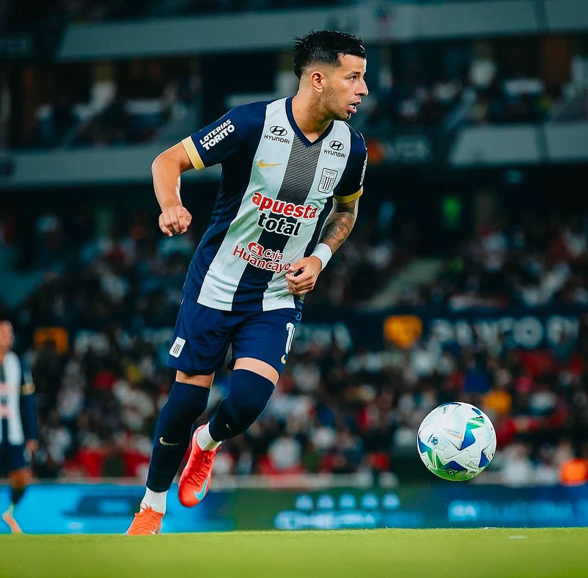 Uruguay y Ecuador ponen los goles en el triunfo de Alianza Lima
