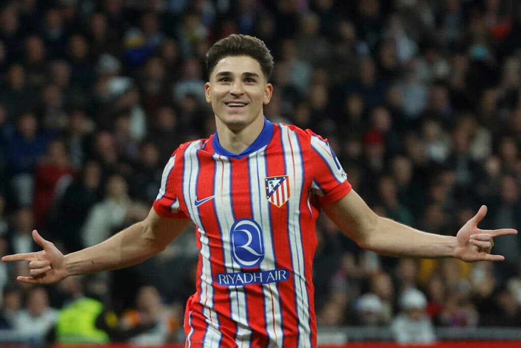 Manchester United rompe el mercado por Julián Álvarez
