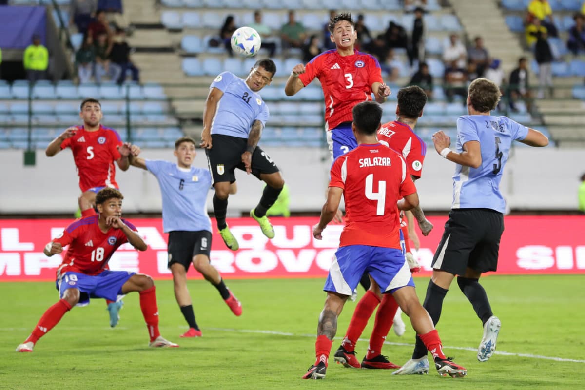 Chile y Uruguay igualan y dejan a Colombia y Paraguay cerca del Mundial