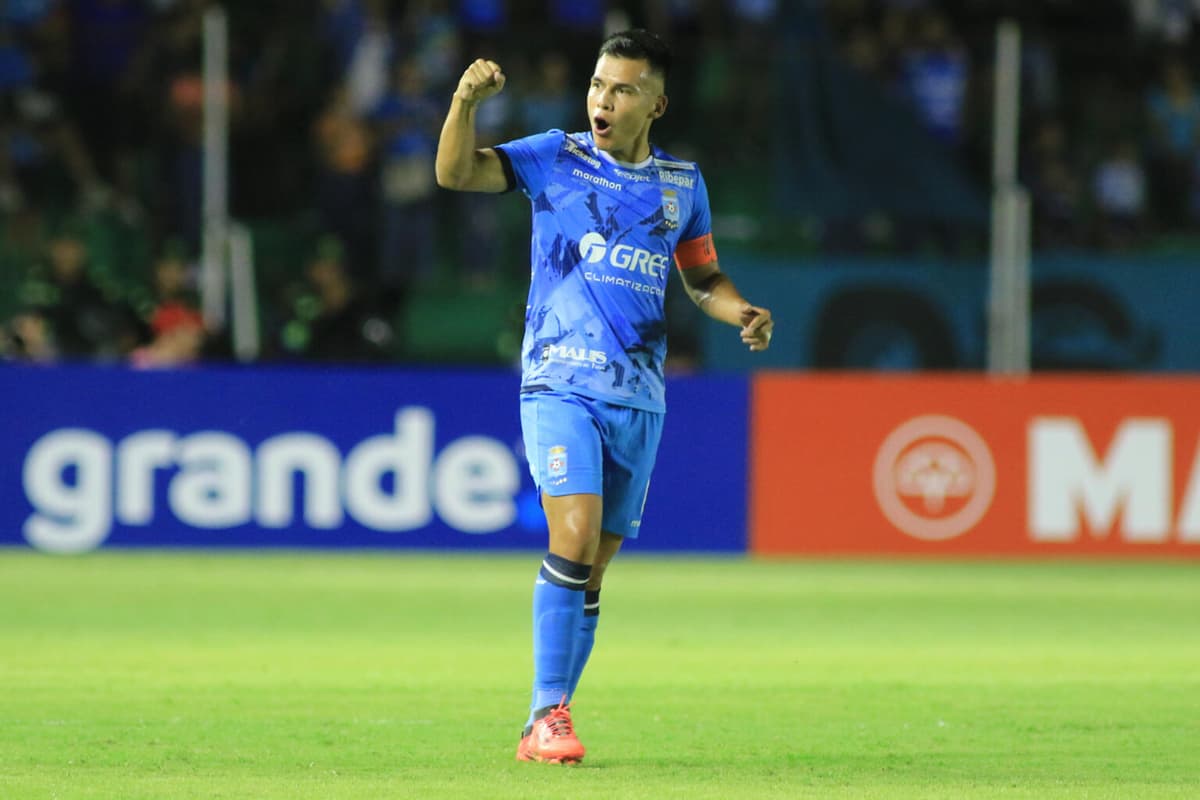 Blooming del argentino Bustos vence a El Nacional y la llave queda abierta