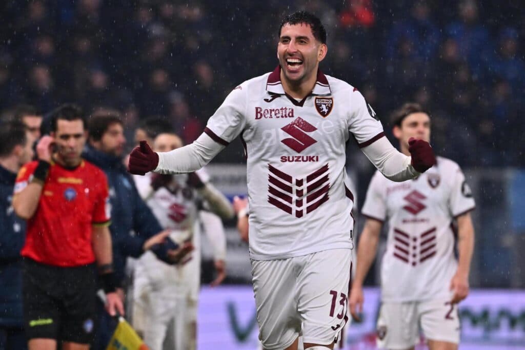 1-1. Chileno Maripán marca con el Torino, Retegui falla penalti y el Atalanta se aleja del líder