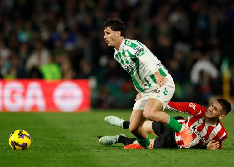 El estadounidense Johnny Cardoso amplía su contrato con el Betis