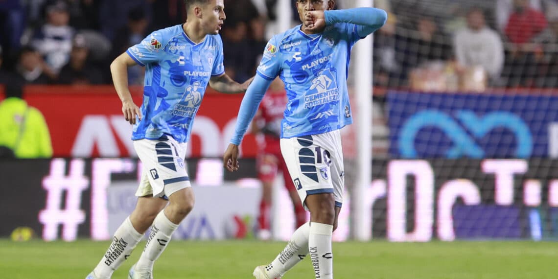 Pachuca gana al ritmo del brasileño John Kennedy