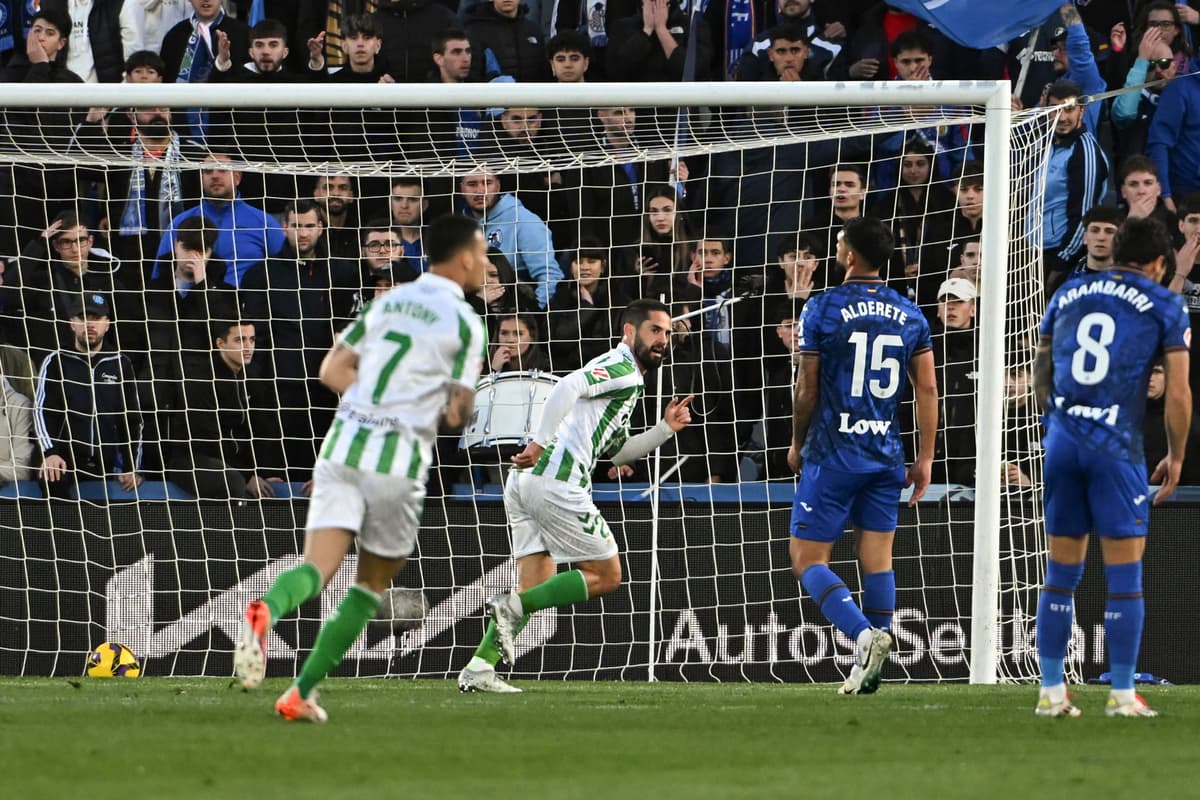 Betis gana y el brasileño Antony se va expulsado
