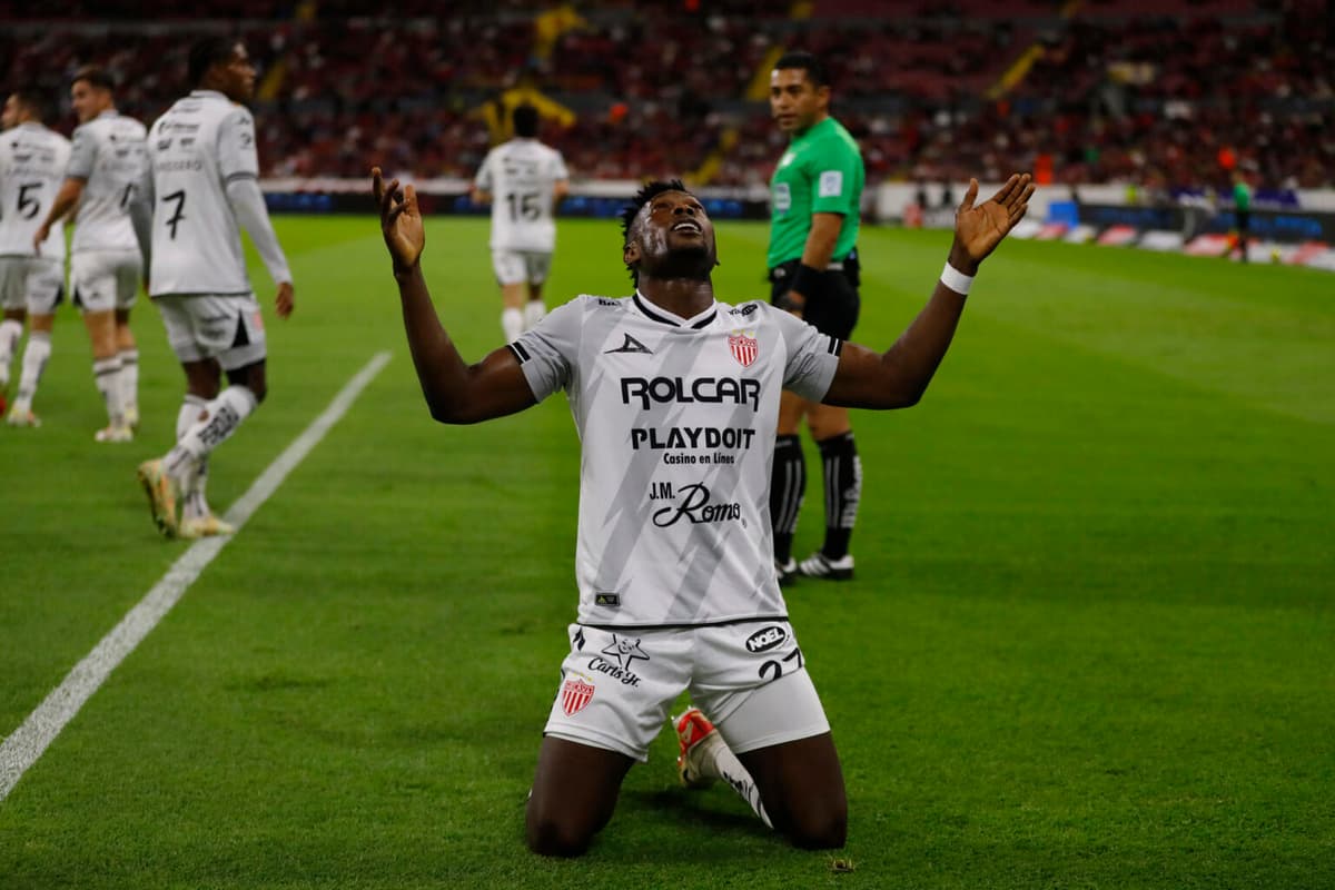 El colombiano Cambindo se afianza como máximo goleador y Necaxa sube en la clasificación