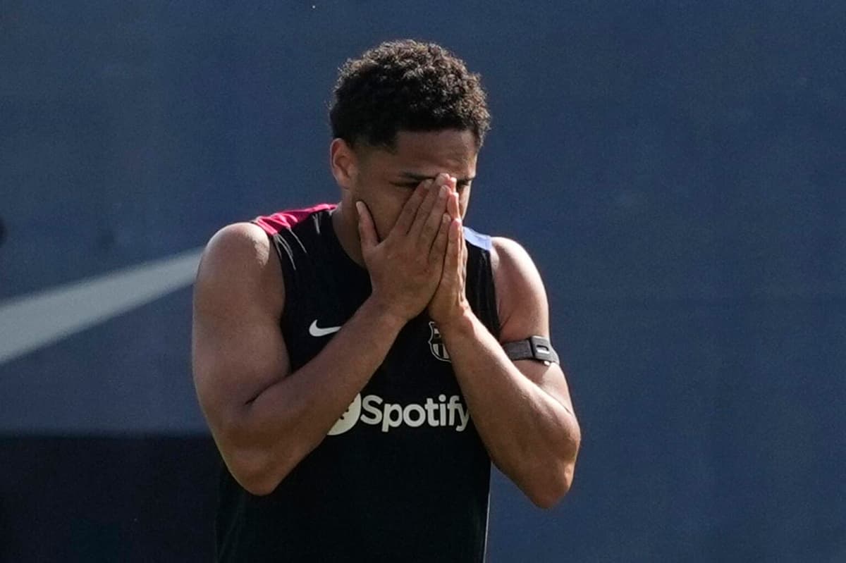 El Barcelona traspasa al brasileño Vitor Roque al Palmeiras