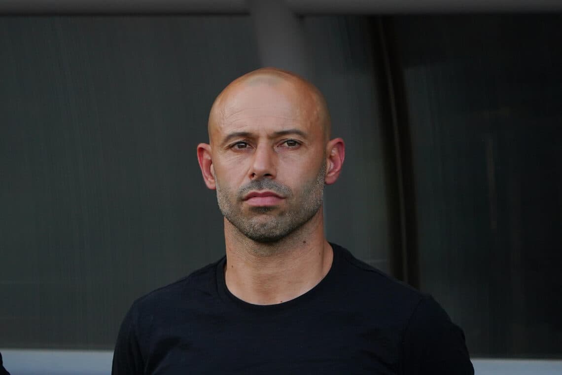 Argentino Mascherano arremete contra el árbitro