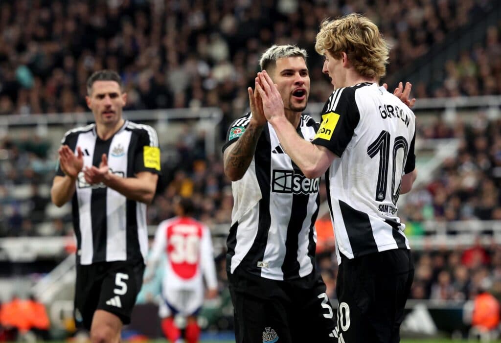 Los brasileños Joelinton y Guimarães le dan la victoria al Newcastle