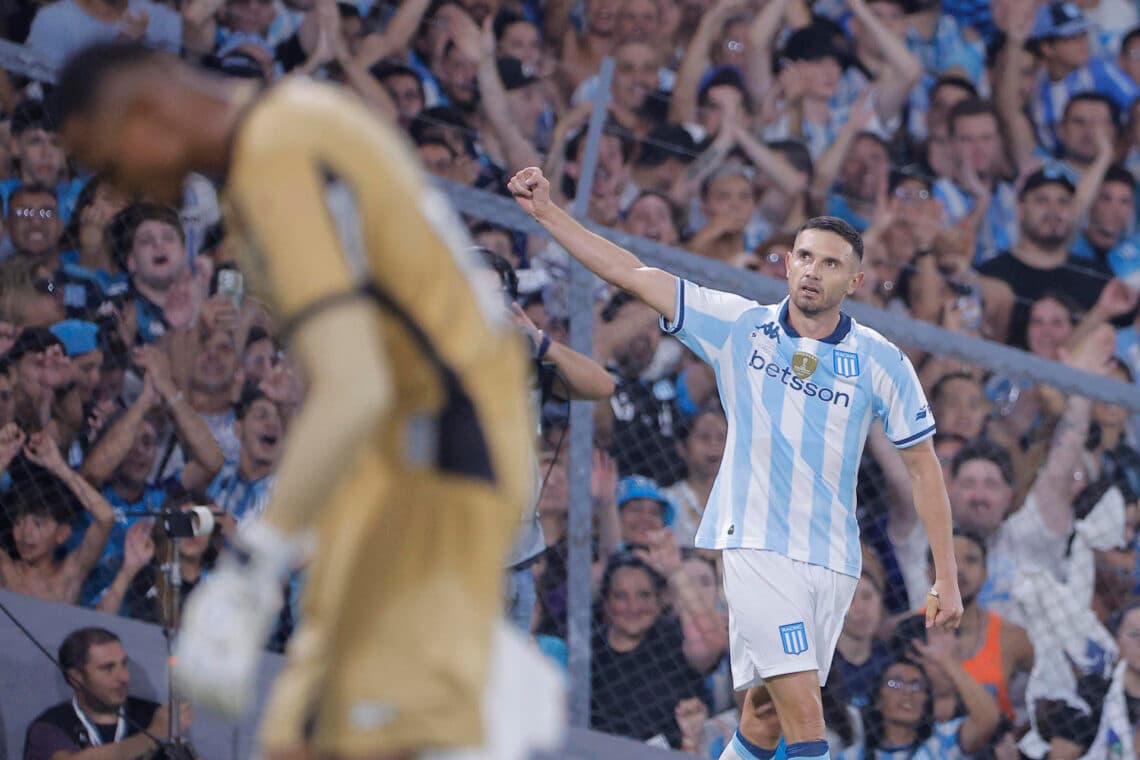 2-0. Racing vence con autoridad a Botafogo y llega con ventaja a la revancha