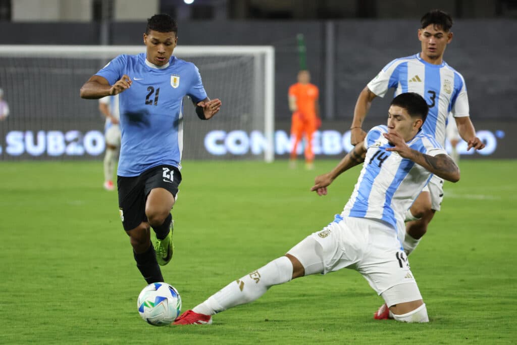 3-4. Argentina, apoyado en «Diablito» Echeverri, gana a un aguerrido Uruguay