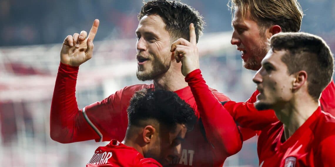 2-1. El Twente, de penalti en el 95, toma ventaja
