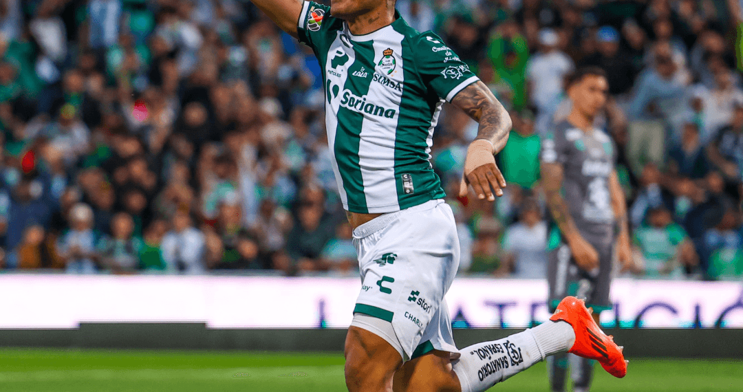 Santos Laguna revive con gol del peruano Anderson Santamaria