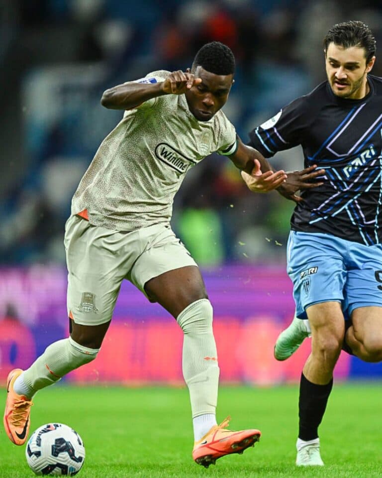 El colombiano Jhon Córdoba se posiciona como goleador en Rusia