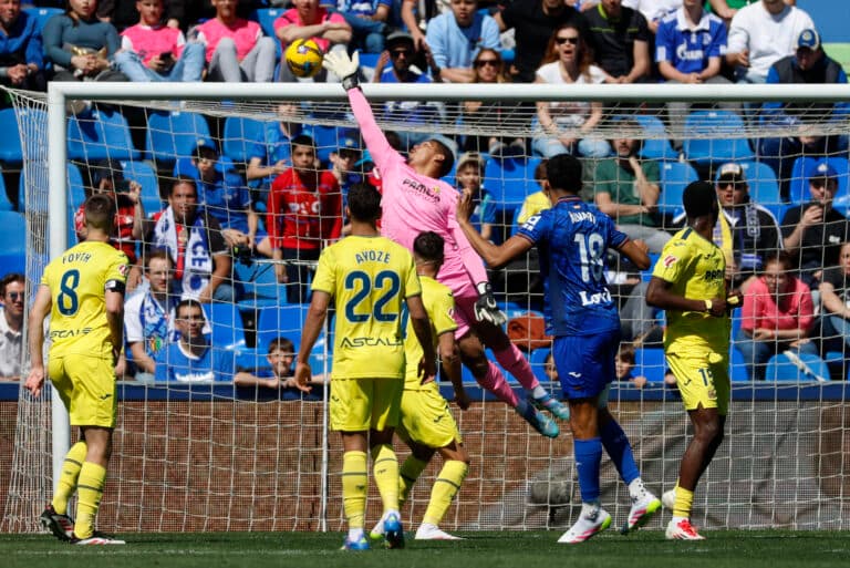 Las atajadas del brasileño Reis impulsan al Villarreal