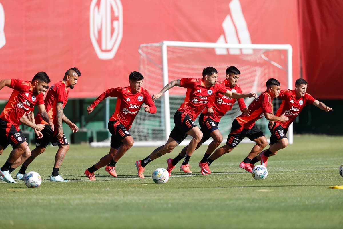 Un Paraguay en auge recibe a una selección de Chile con urgencia por ganar
