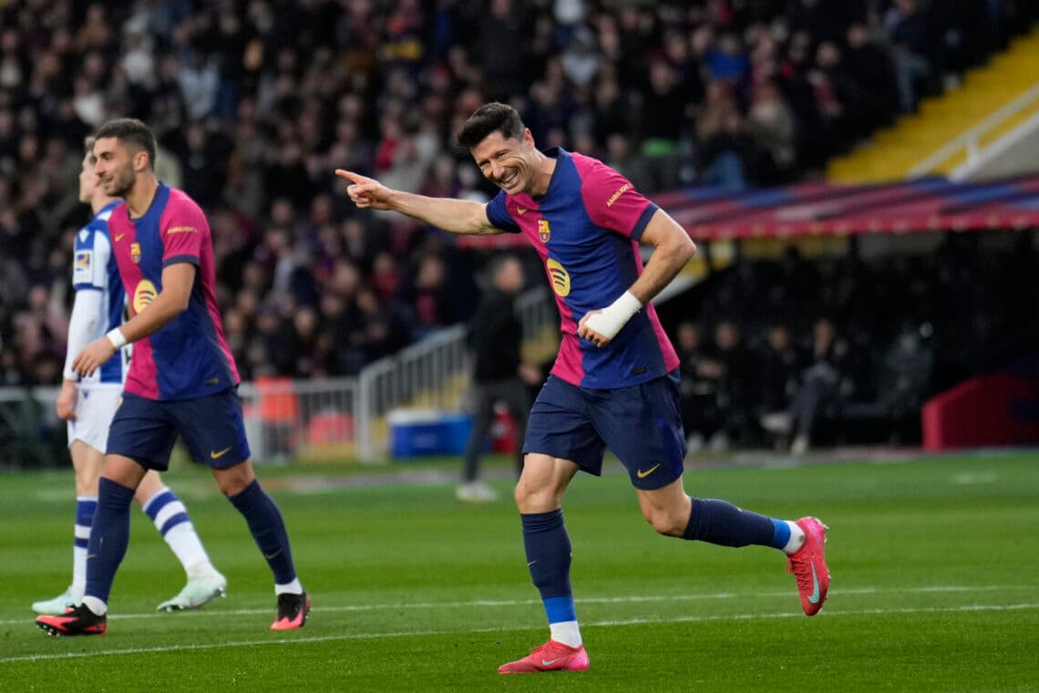 Asistencia uruguaya y récord de Lewandowski con el Barcelona