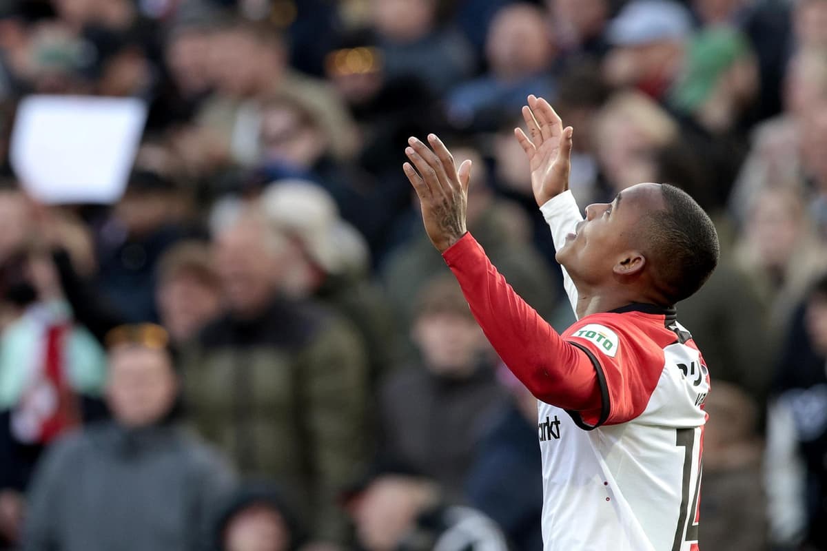 Brasileño Paixao alivia al Feyenoord