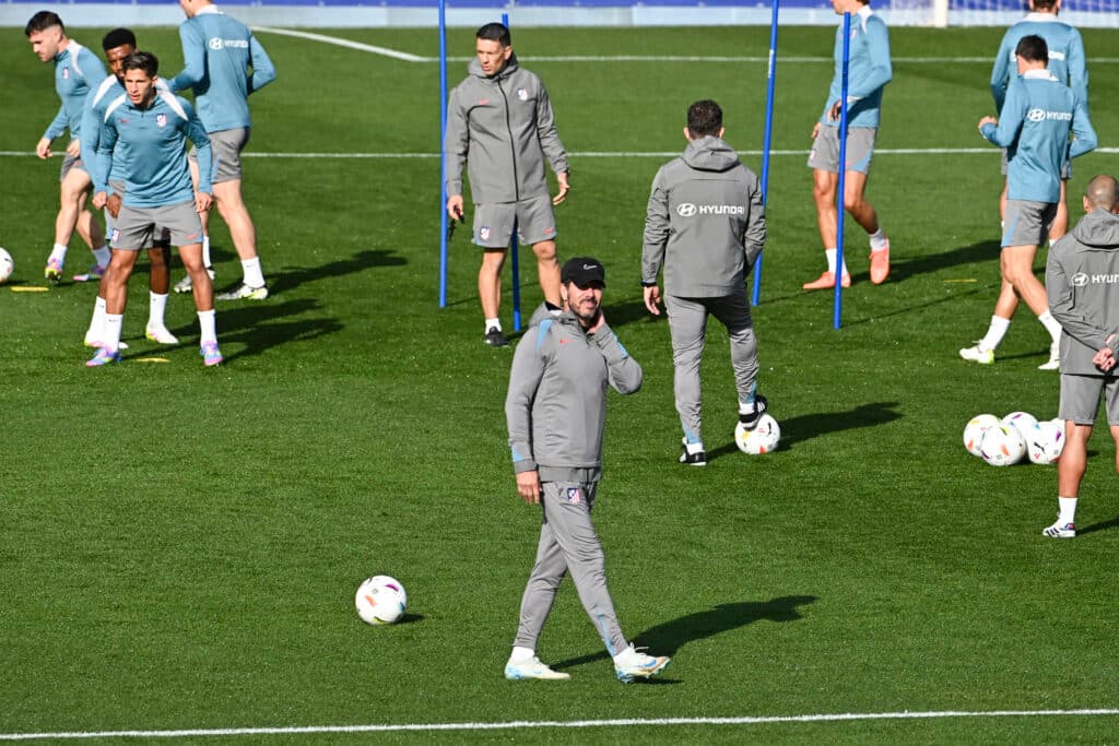 El argentino Simeone prueba un once con sus compatriotas Musso, Julián y De Paul para la semifinal