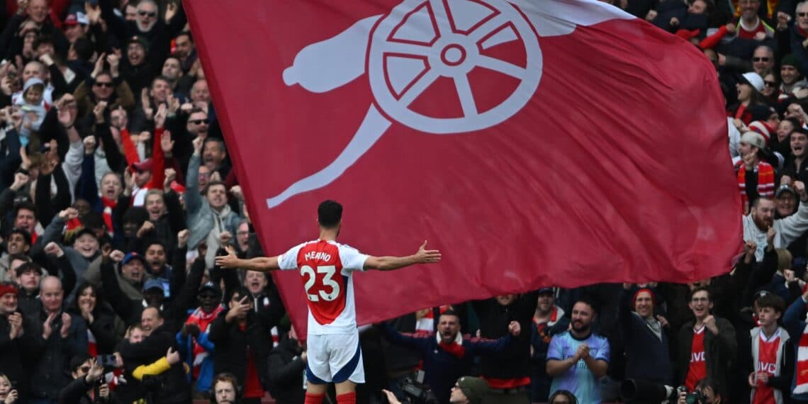 Arsenal triunfa en el duelo londinense, con gol español