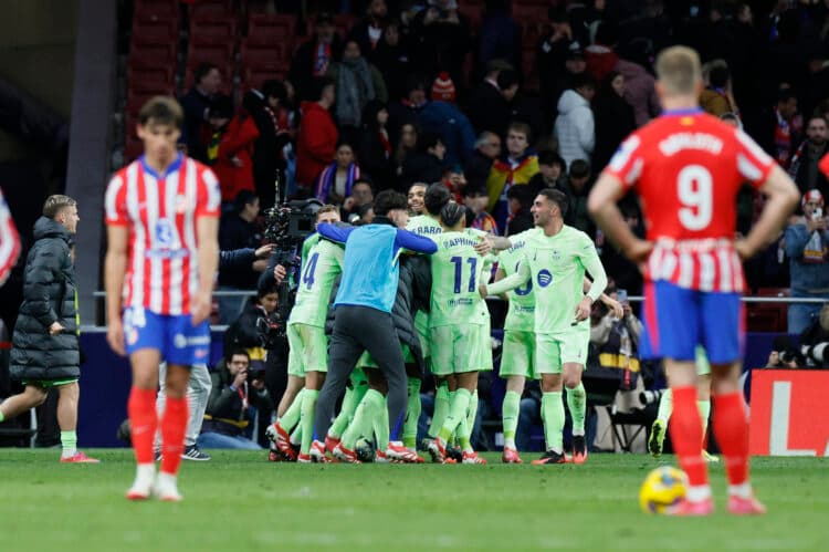 El Barcelona da un gran paso, con protagonismo del brasileño Raphinha