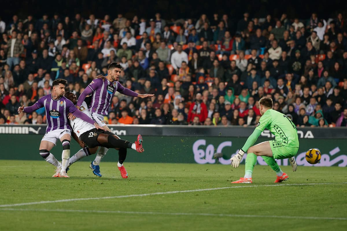 Valencia sale del descenso con argentino en cancha
