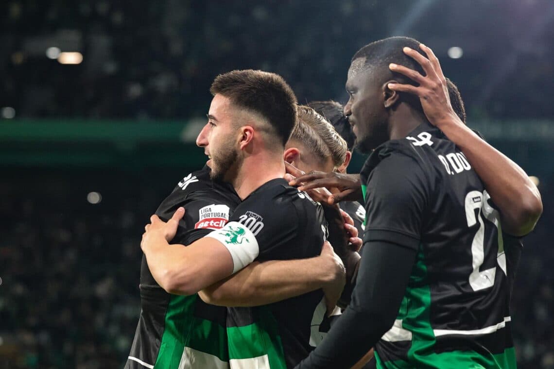 Con gol del brasileño Santos, Sporting empieza con pie derecho