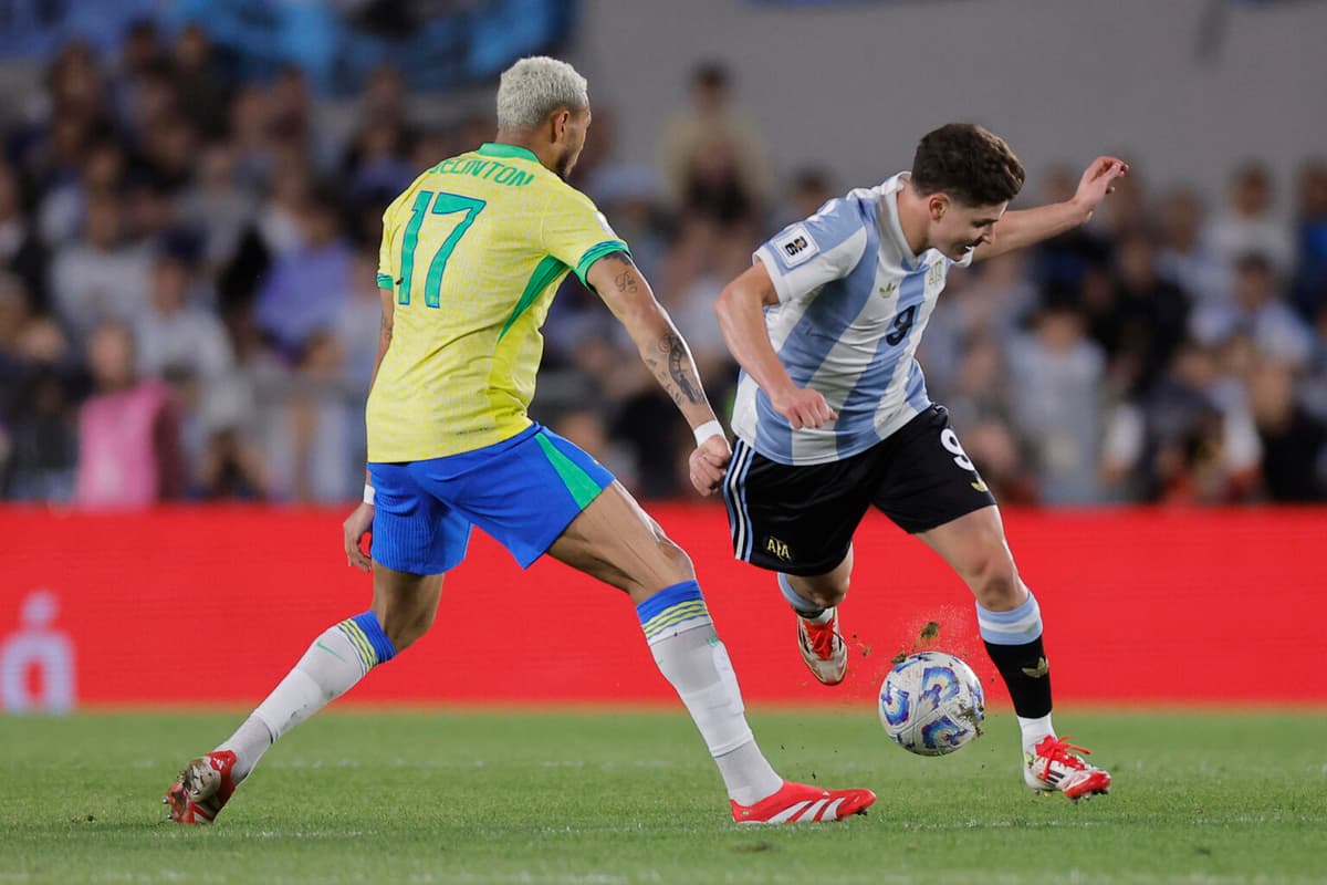 El argentino Julián Alvarez, de la selección… ¿a la suplencia contra el Espanyol?