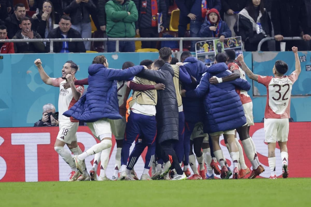 1-3. Con gol argentino Lyon acaricia los cuartos