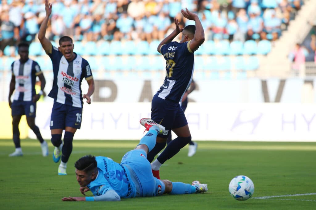1-2. Alianza Lima necesitó de apenas tres minutos para vencer a Iquique en Chile