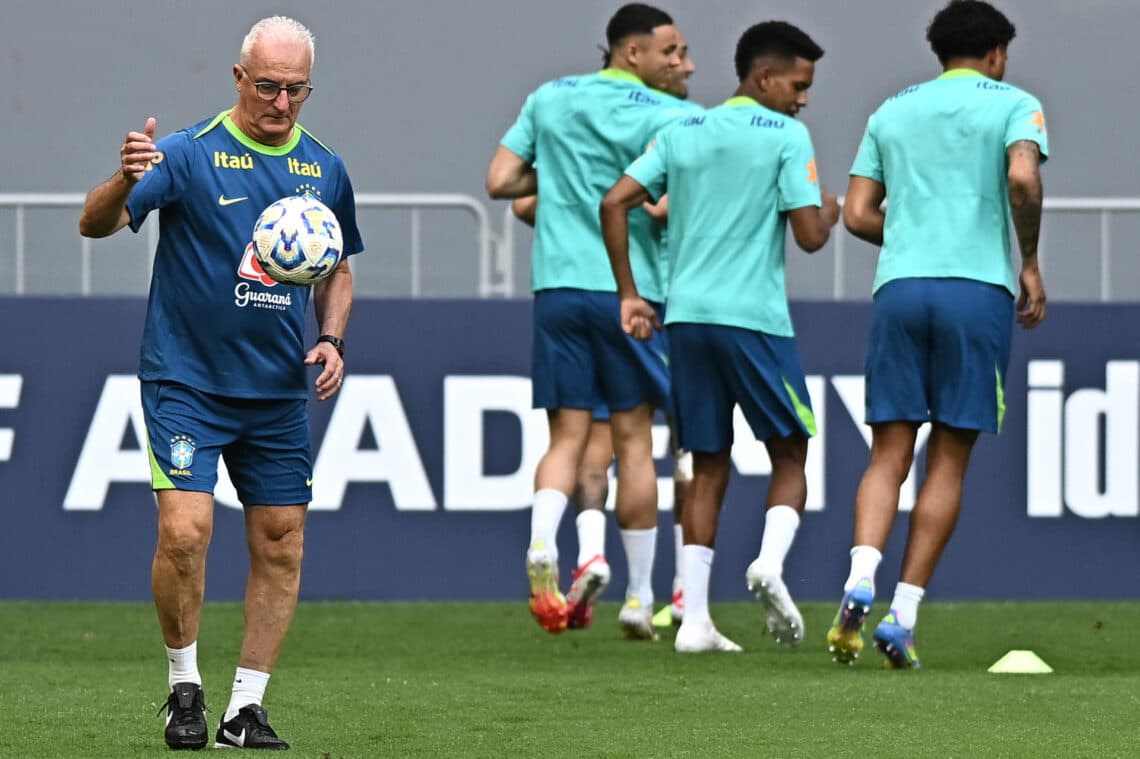 Brasil se entrena con Vinicius para enfrentar a Argentina