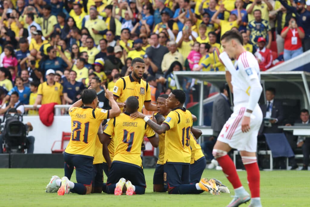 Doblete de Enner Valencia acerca a Ecuador al Mundial y pone en problemas a Venezuela
