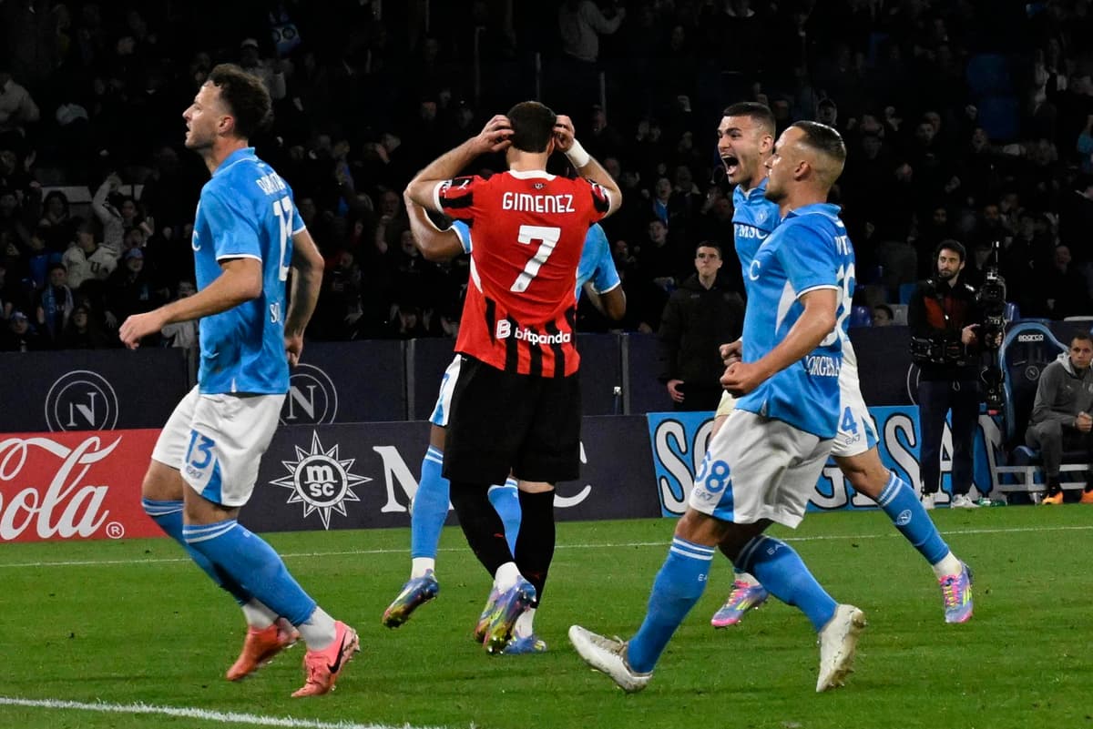 El mexicano Santi Giménez falla un penalti y hunde más al Milan