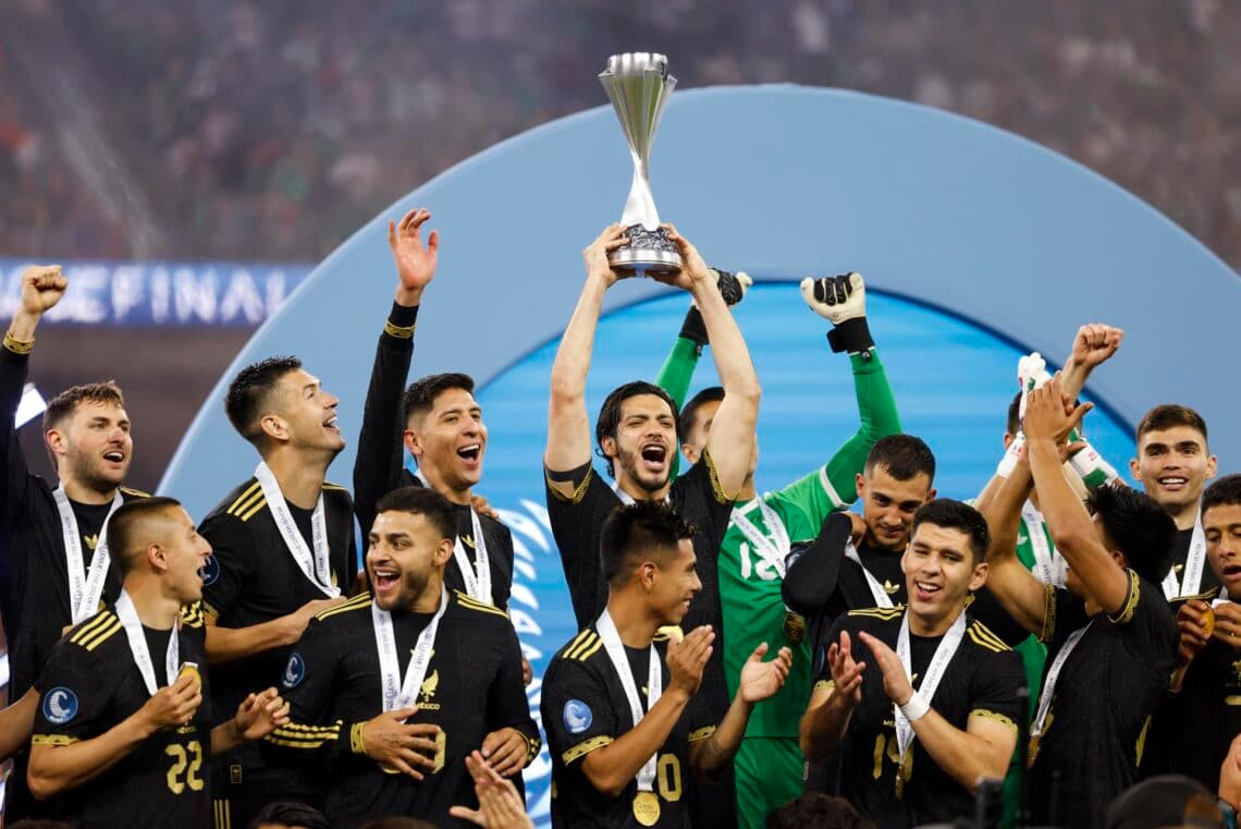 México, con doblete de Raúl Jiménez, alza su primera Liga de Naciones de la Concacaf