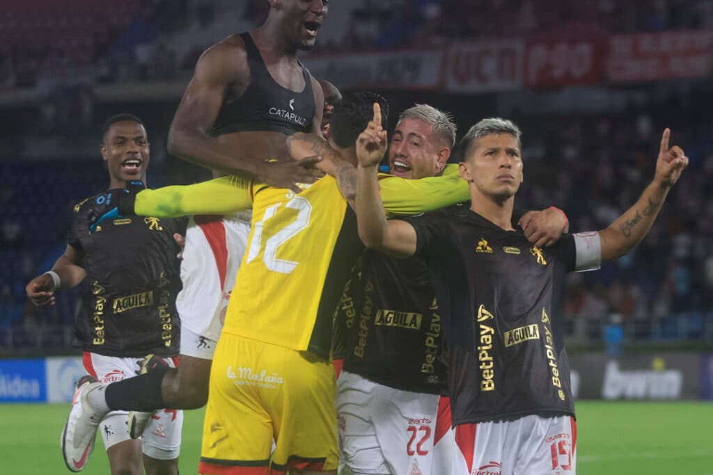 América del uruguayo Da Silva vence por penaltis y avanza en la Copa Sudamericana