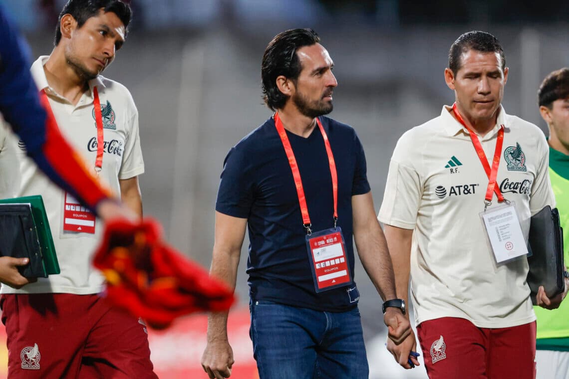 El mexicano Espinoza confía en que Chivas venza a América, pese a tener menos de dos días como DT