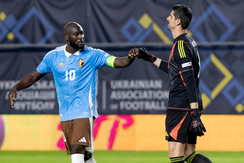 Amargo retorno de Courtois con Bélgica y remontada de Ucrania