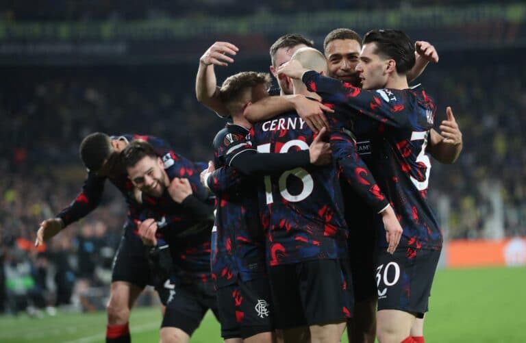 1-3. El Rangers compromete a Mourinho